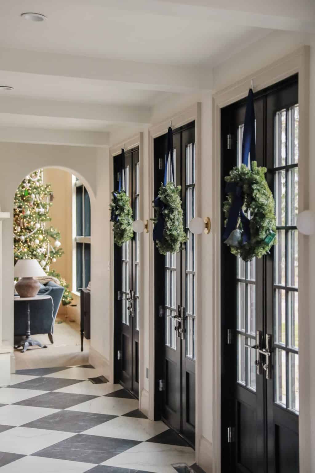 Natural And Neutral Christmas Decoration