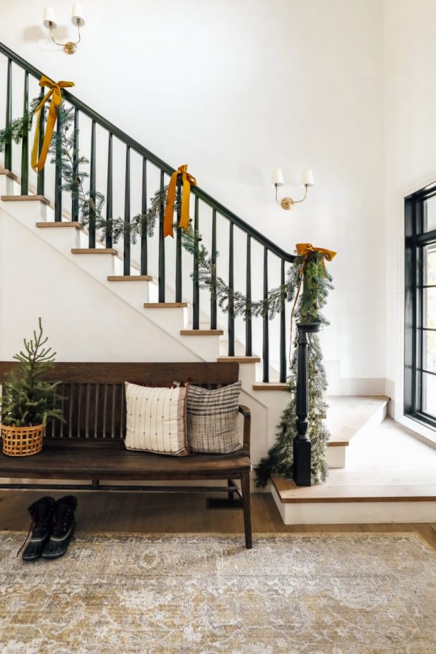 Natural And Neutral Christmas Decoration