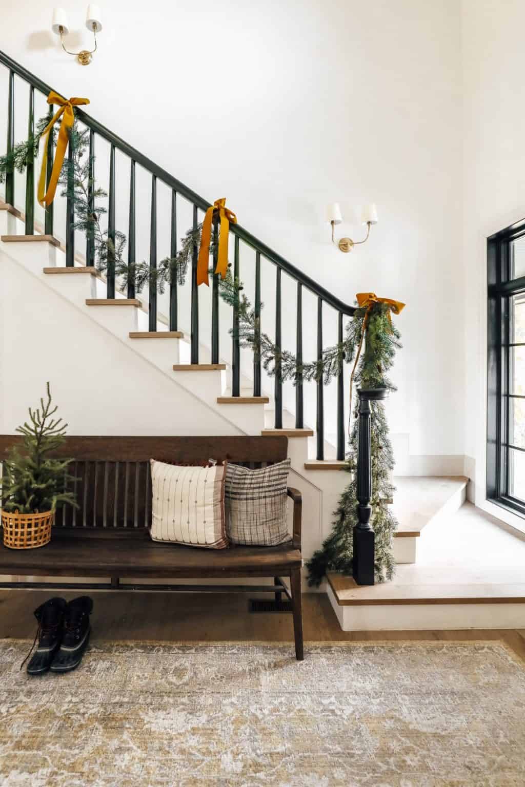 Natural And Neutral Christmas Decoration
