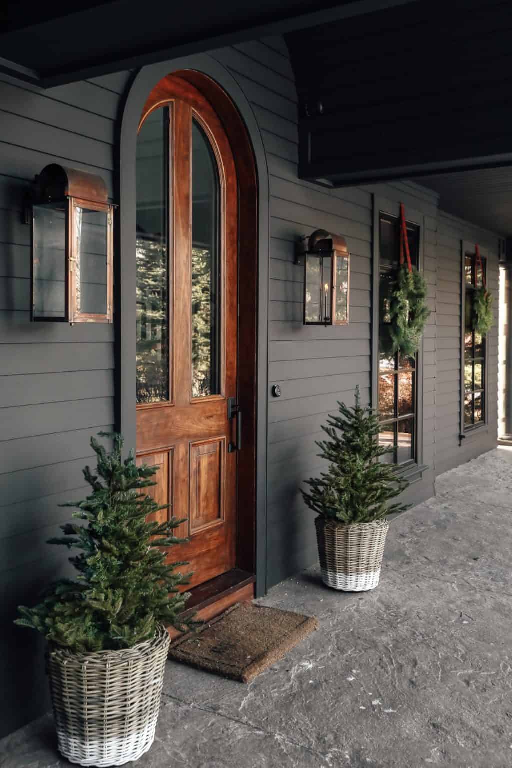 Natural And Neutral Christmas Decoration