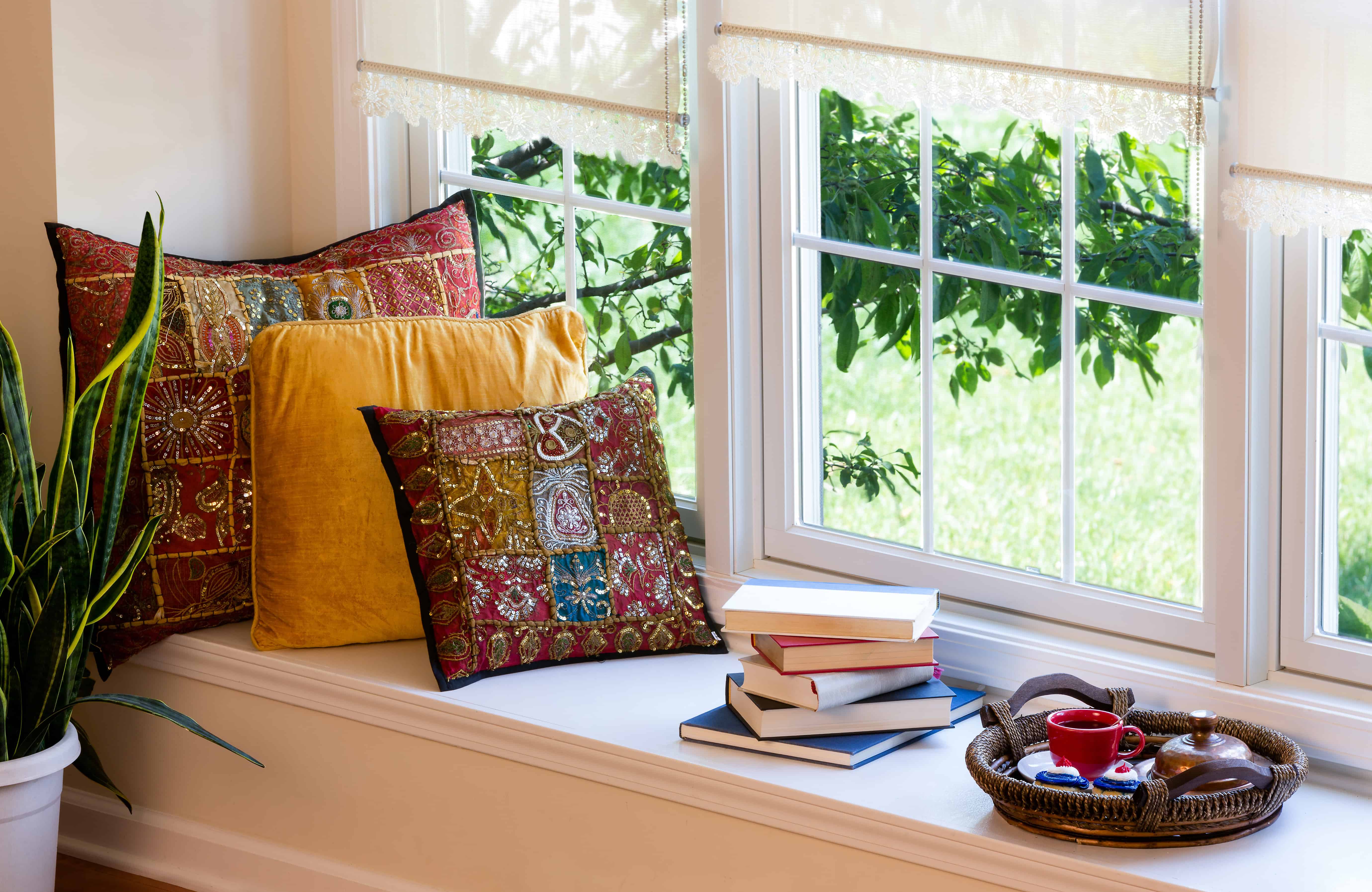 10 Tips For Setting Up A Cozy Reading Nook At Home 10 Tips For Setting Up A Cozy Reading Nook At Home