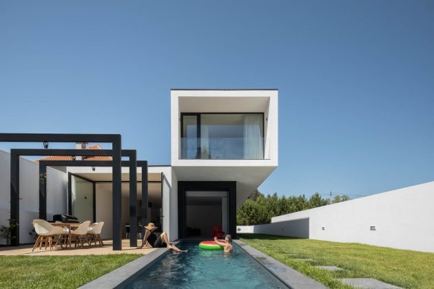 Diagonal House by Frari Architecture Network in Aveiro, Portugal