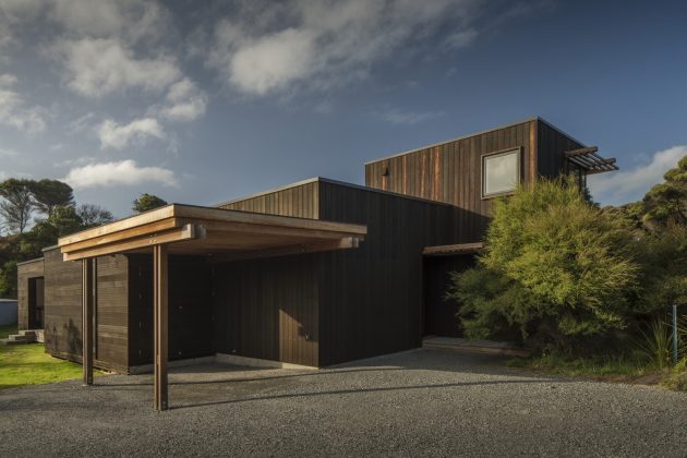 Peka Peka House II by Herriot Melhuish O'Neill Architects in New Zealand