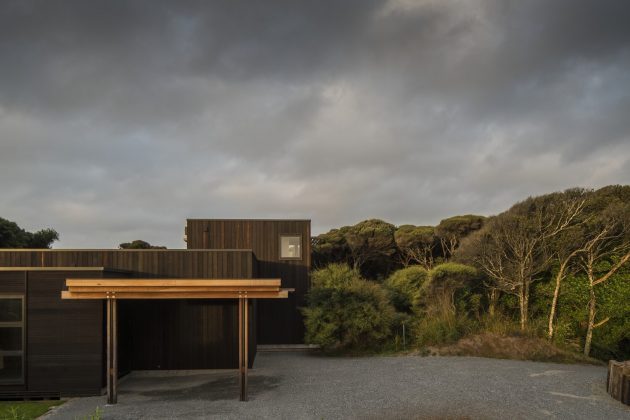 Peka Peka House II by Herriot Melhuish O'Neill Architects in New Zealand
