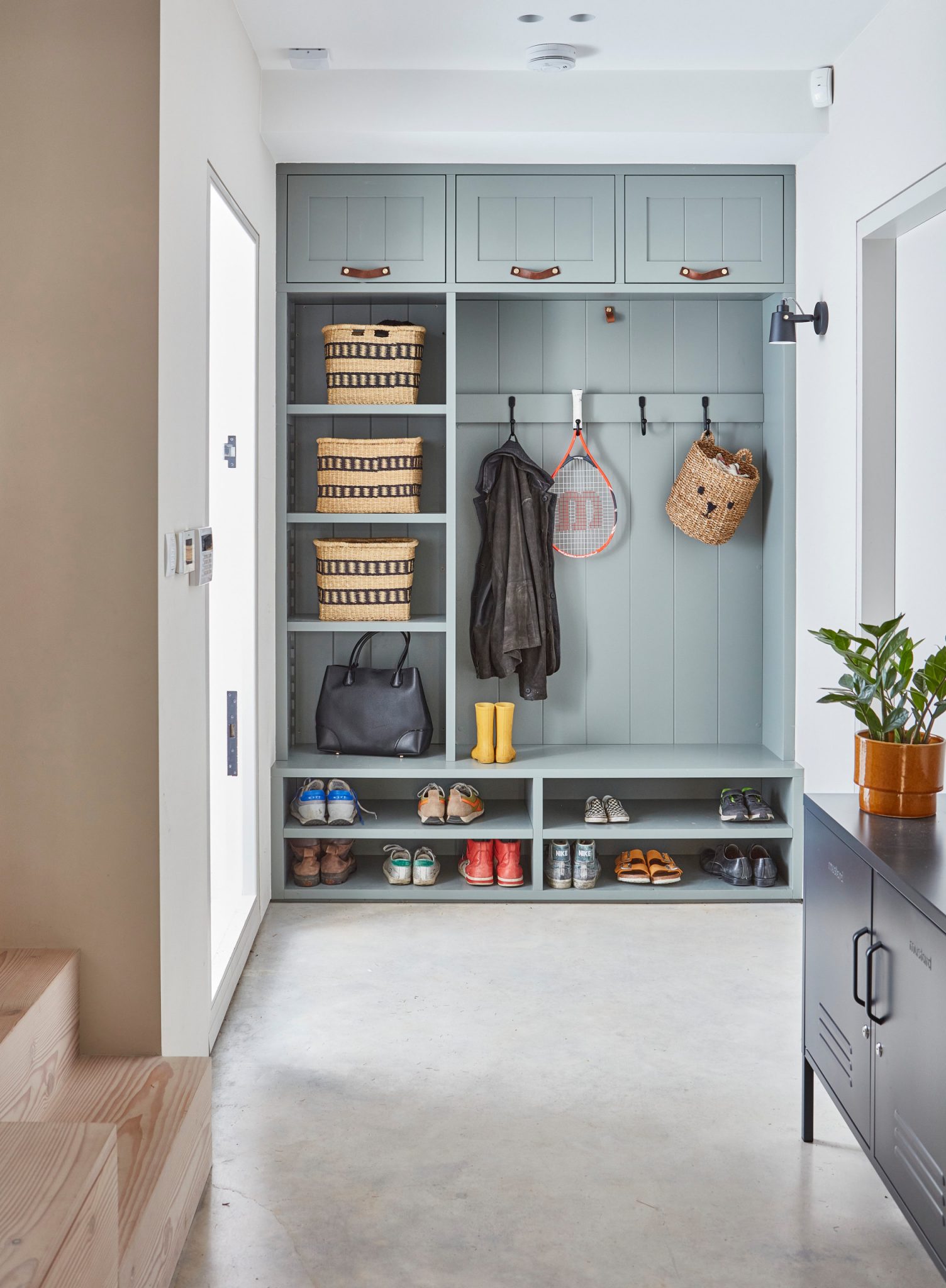 15 Beautiful Contemporary Entry Hall Designs That Will Greet You Every Time