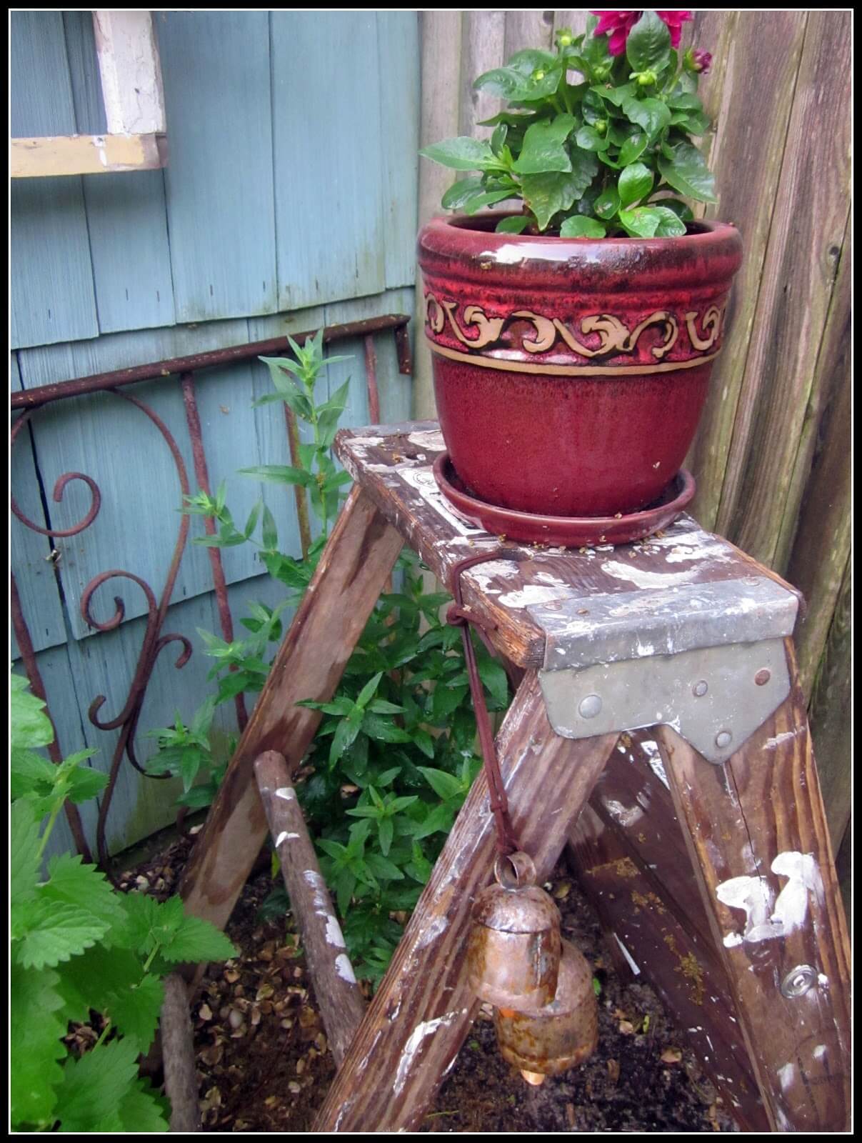 15 Easy DIY Outdoor Plant Stands You Should Craft Before Spring Arrives