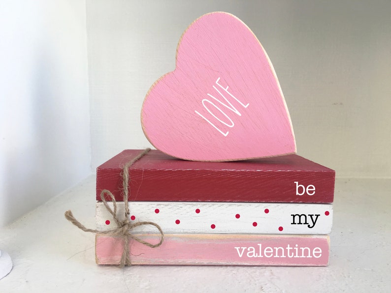 17 Enchanting Valentine's Day Centerpiece Ideas