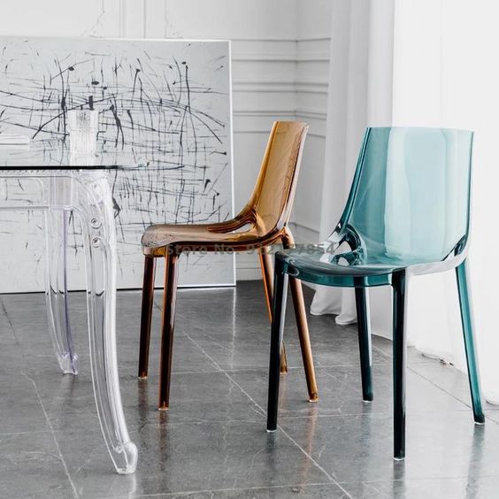 See How To Choose The Ideal Transparent Chairs For Your Home
