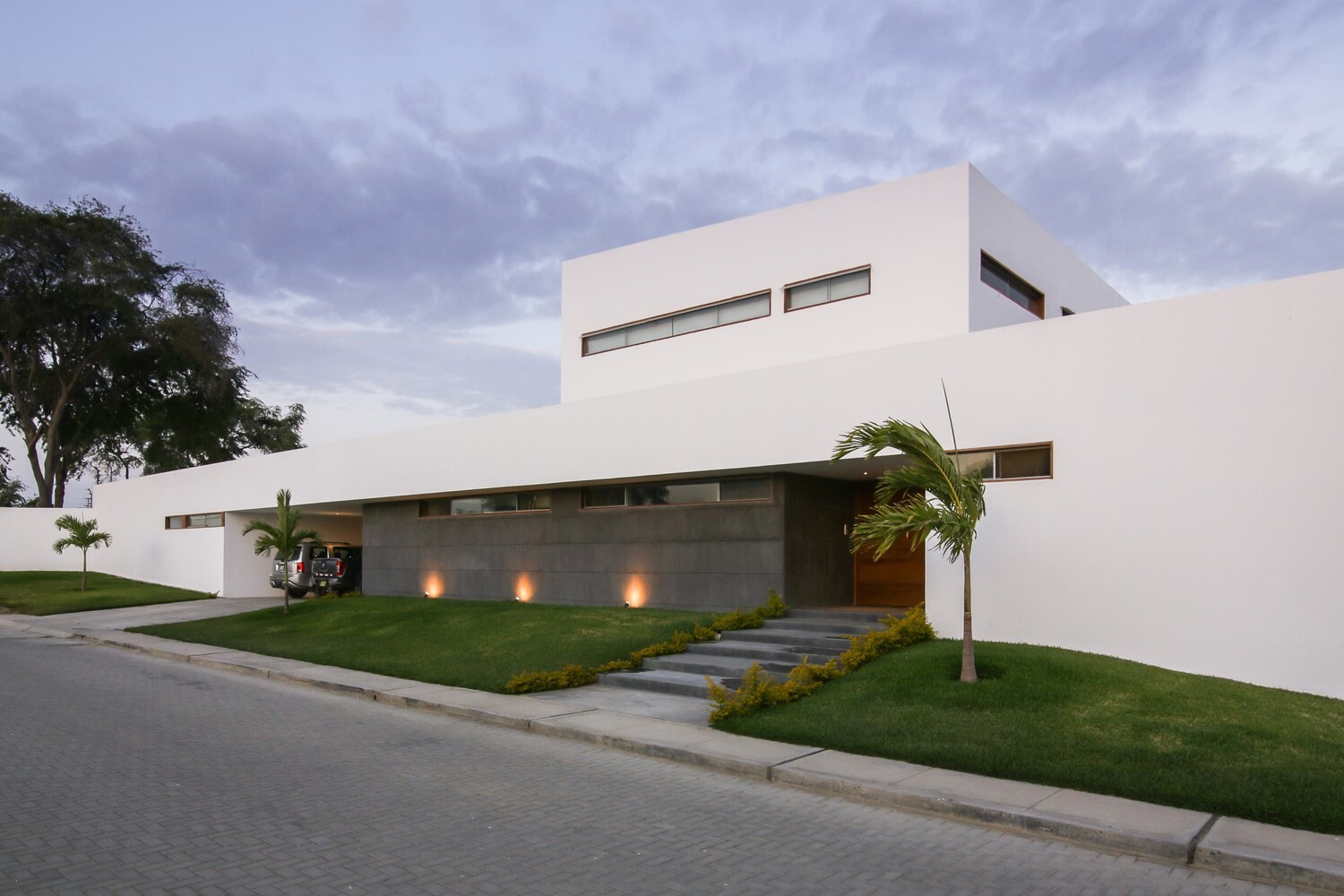 PL House by AI2 Design in Piura, Peru