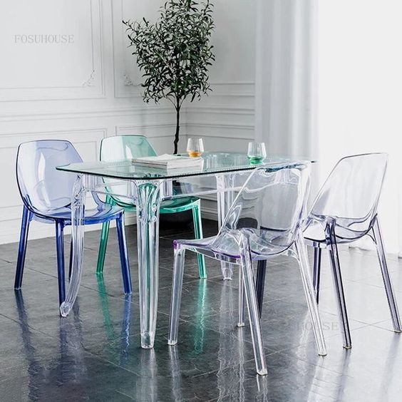 See How To Choose The Ideal Transparent Chairs For Your Home