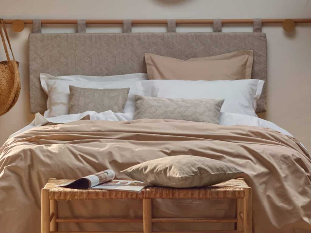 4 Ideas For Using A Decorative Bench