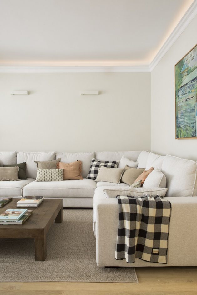 The Keys For a Bright Home - Neutrals With Colors And Lots of Light