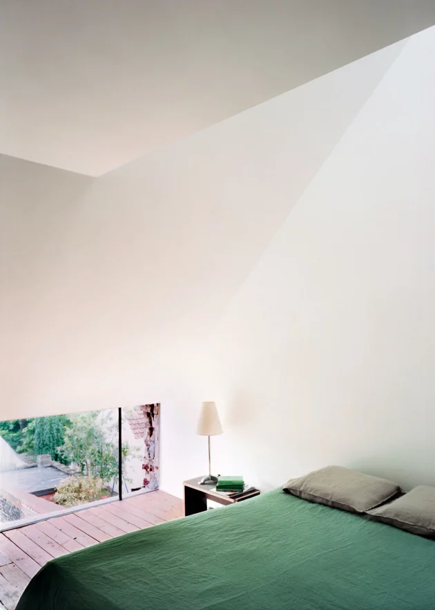 6 Inspirations To Adopt This Irresistible Shade Of Green Bedroom