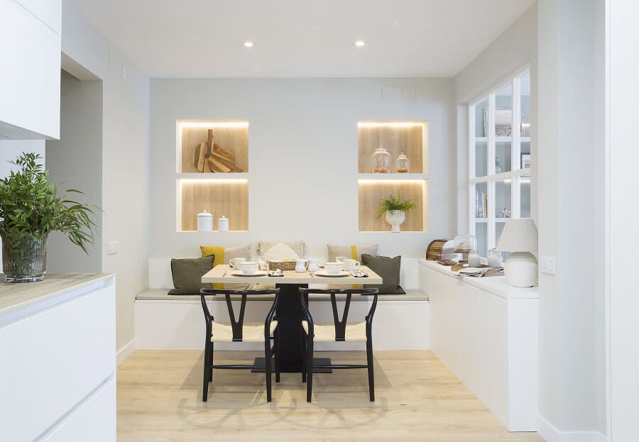 The Keys For a Bright Home – Neutrals With Colors And Lots of Light