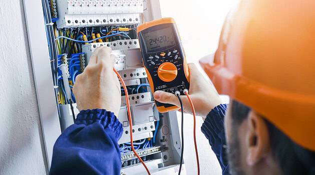 6 Best Tips For Choosing The Right Electrician For Your Luxury Home