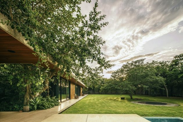 Akúun House by Arkham Projects in Merida, Mexico