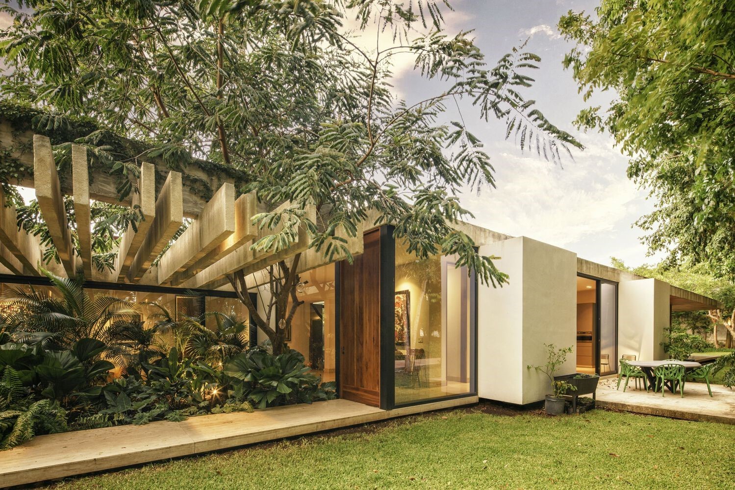 Akúun House by Arkham Projects in Merida, Mexico Akúun House by Arkham Projects in Merida, Mexico