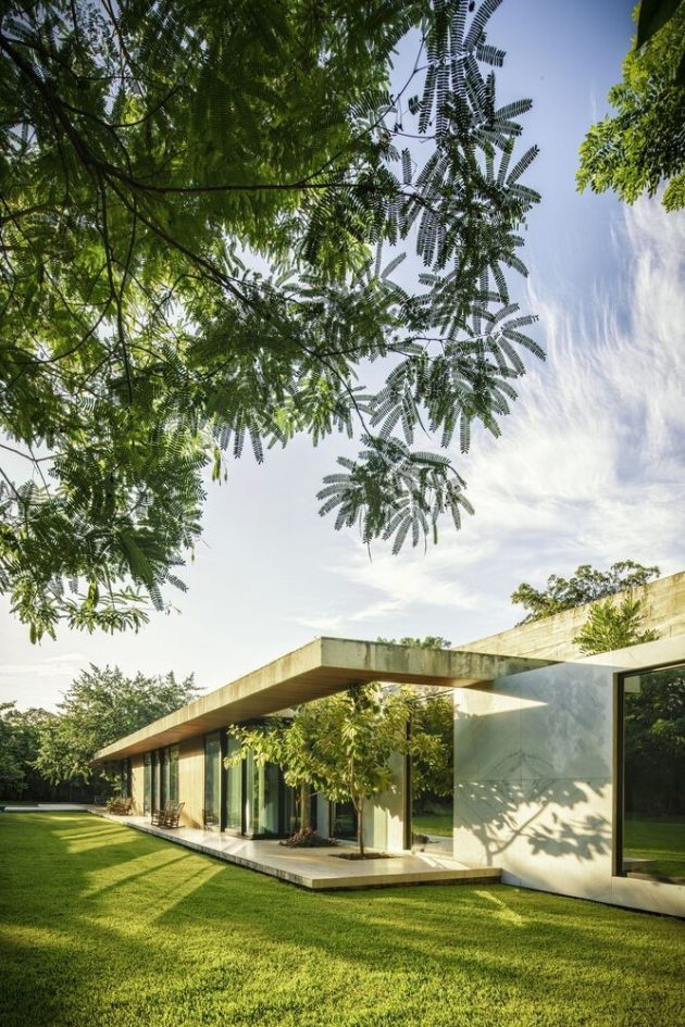 Akúun House by Arkham Projects in Merida, Mexico