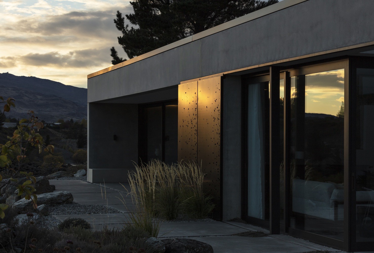 Black Quail House by Bergendy Cooke in New Zealand Black Quail House by Bergendy Cooke in New Zealand