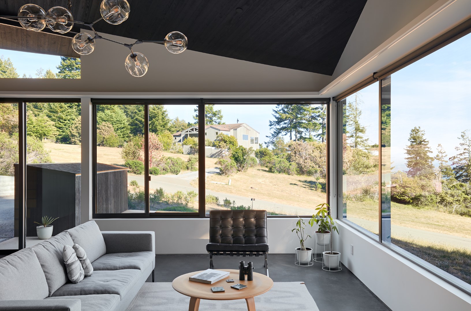 Castle Black by Klopf Architecture: A Harmonious Blend of Modern Design and Nature Castle Black by Klopf Architecture: A Harmonious Blend of Modern Design and Nature