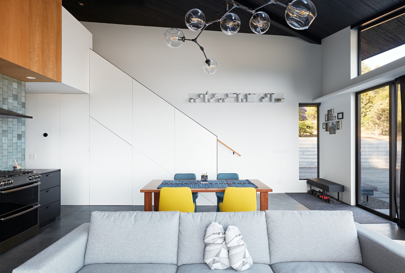 Castle Black by Klopf Architecture: A Harmonious Blend of Modern Design and Nature Castle Black by Klopf Architecture: A Harmonious Blend of Modern Design and Nature