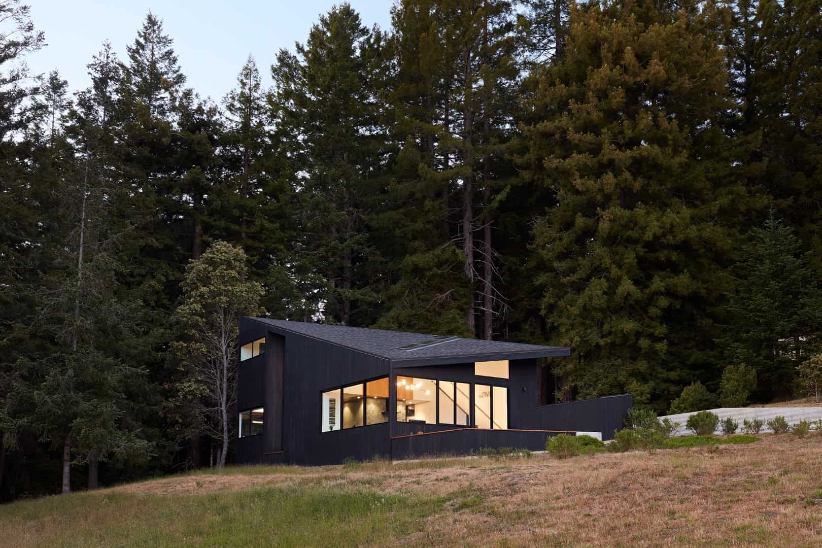 Castle Black by Klopf Architecture: A Harmonious Blend of Modern Design and Nature Castle Black by Klopf Architecture: A Harmonious Blend of Modern Design and Nature