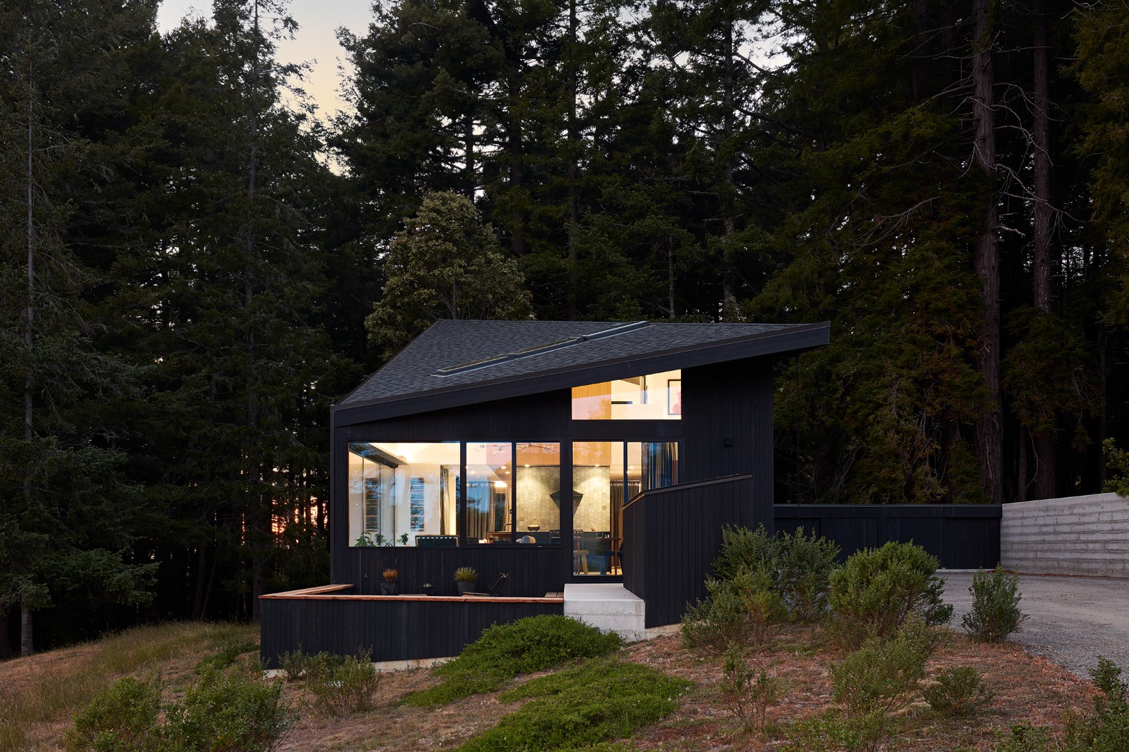 Castle Black by Klopf Architecture: A Harmonious Blend of Modern Design and Nature Castle Black by Klopf Architecture: A Harmonious Blend of Modern Design and Nature