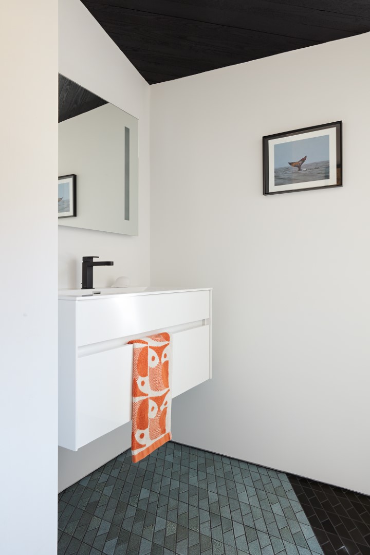 Castle Black by Klopf Architecture: A Harmonious Blend of Modern Design and Nature Castle Black by Klopf Architecture: A Harmonious Blend of Modern Design and Nature