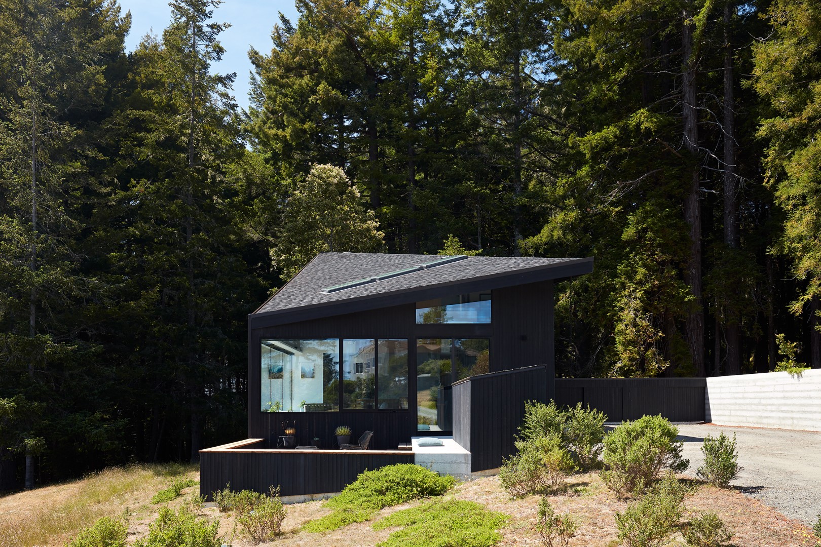 Castle Black by Klopf Architecture: A Harmonious Blend of Modern Design and Nature Castle Black by Klopf Architecture: A Harmonious Blend of Modern Design and Nature