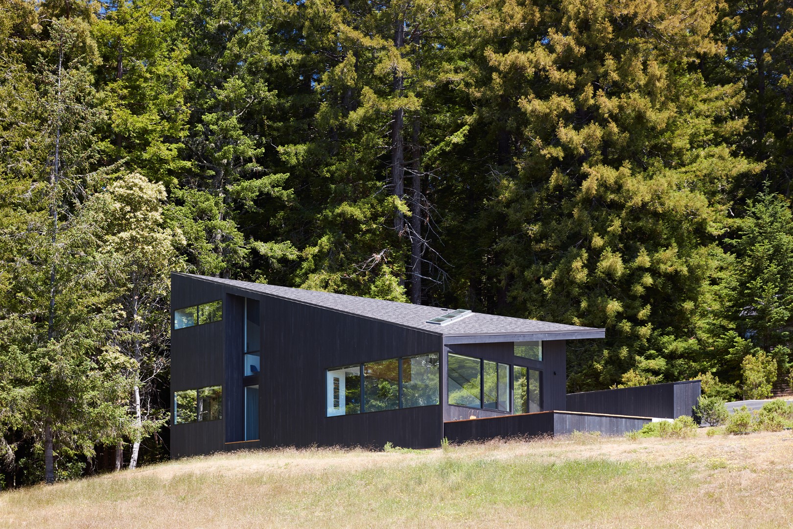 Castle Black by Klopf Architecture: A Harmonious Blend of Modern Design and Nature Castle Black by Klopf Architecture: A Harmonious Blend of Modern Design and Nature