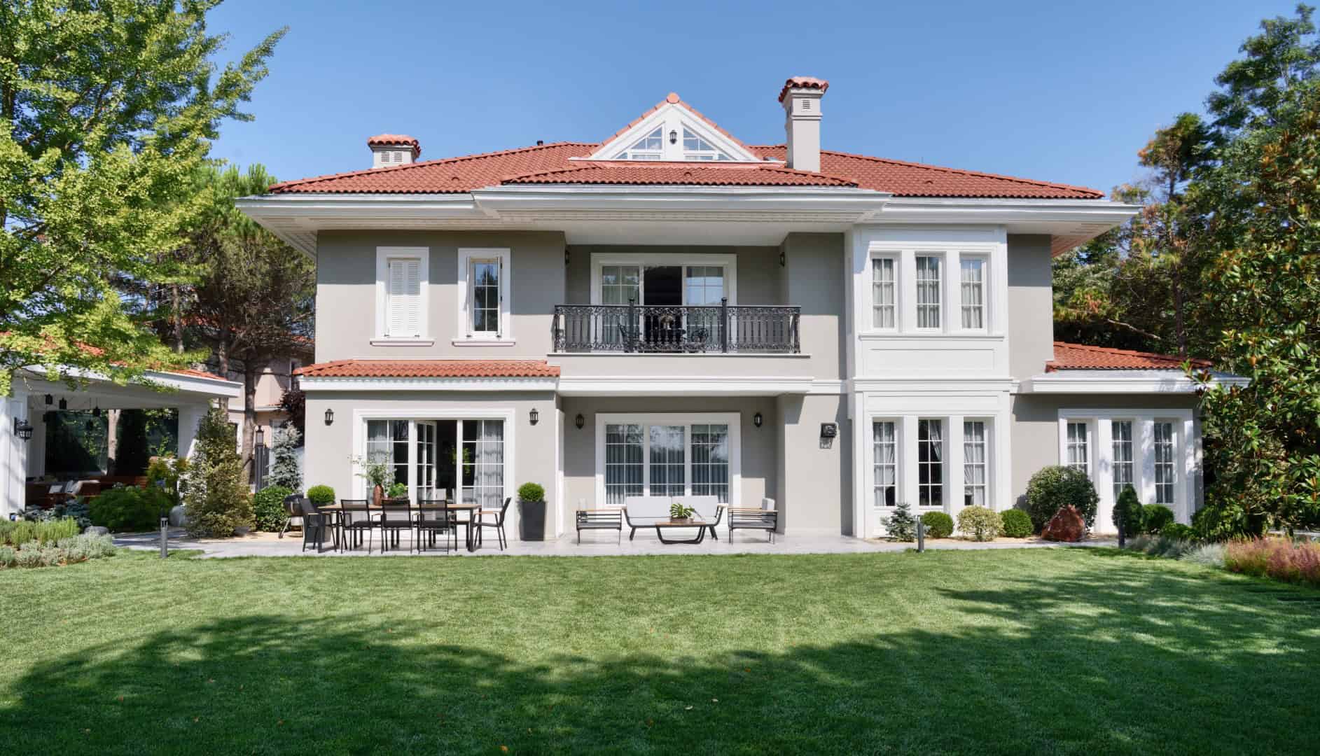 Coexistence of Aesthetics and Function: Ekin-I House