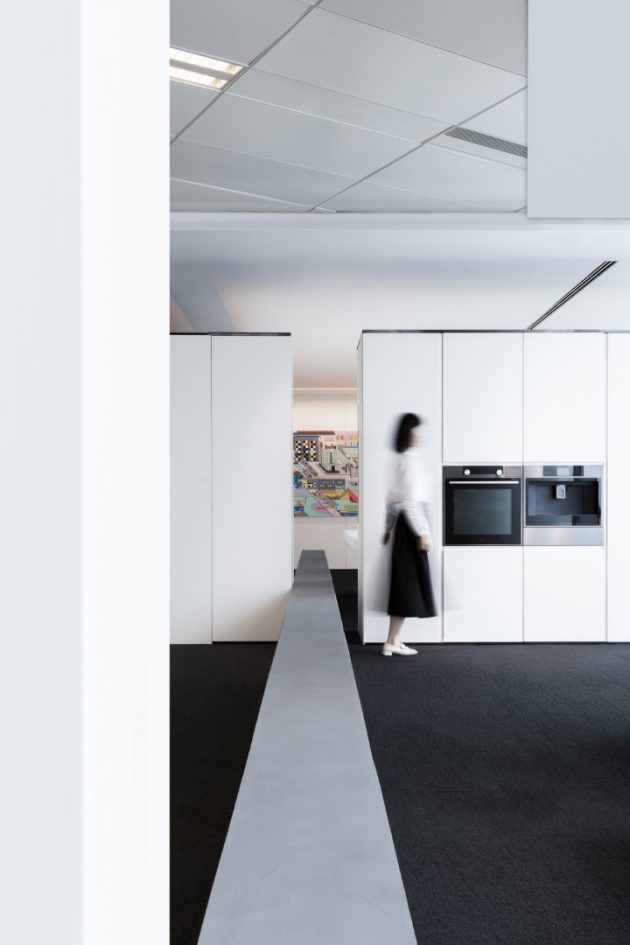 Designer Evans Lee's IFC F52 Office in Guangzhou, China