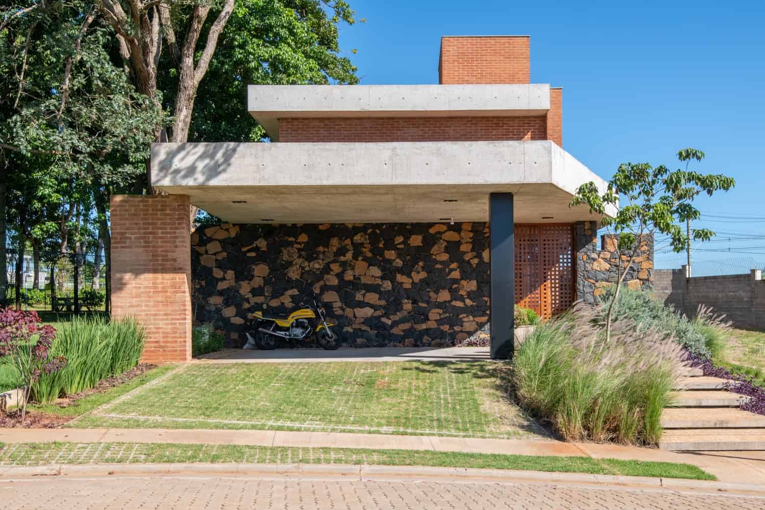 Forest House by lb+mr in Sao Carlos, Brazil