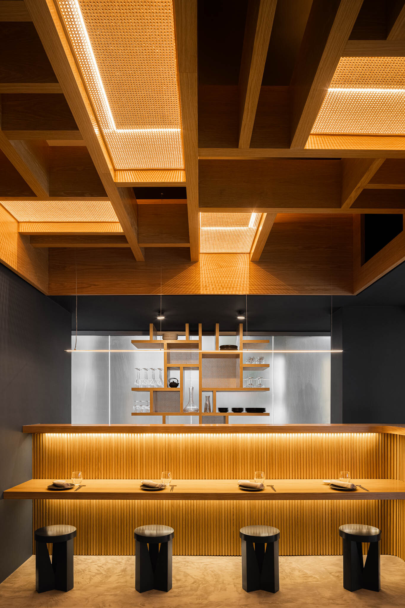 Intimate and minimal is the new Fuji Restaurant in the Azores Intimate and minimal is the new Fuji Restaurant in the Azores