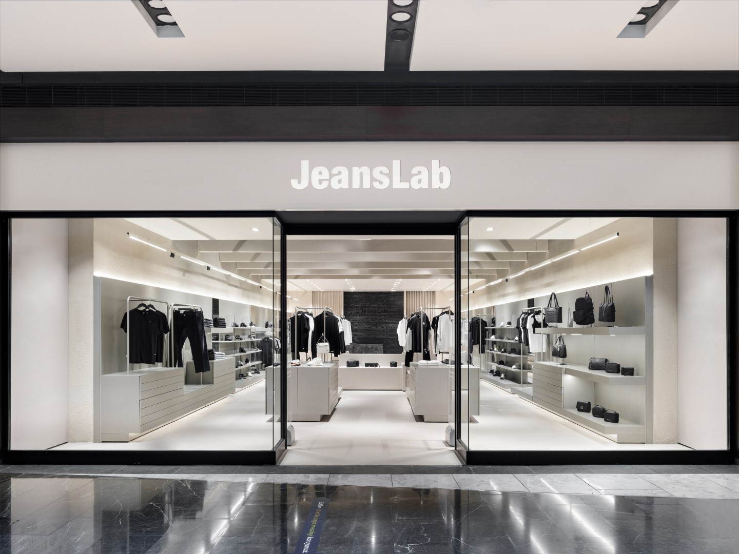 Jeanslab by URBANJOBS – A Gender-Neutral Retail Experience in Istanbul Jeanslab by URBANJOBS – A Gender-Neutral Retail Experience in Istanbul