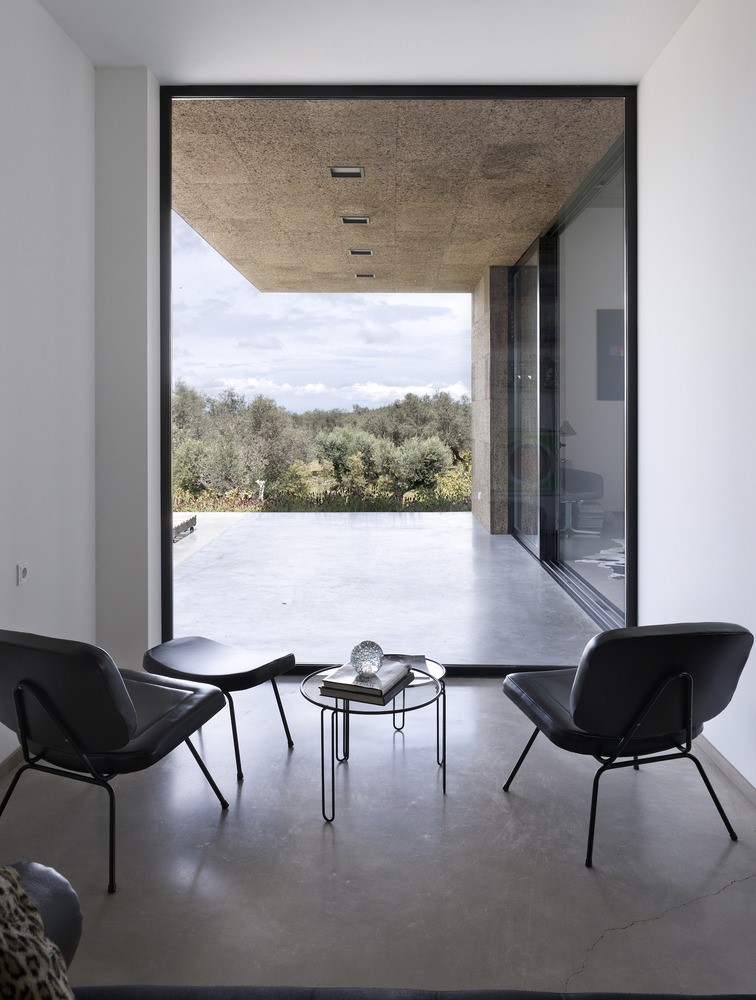 Villa Extramuros by Vora Arquitectura in Arraiolos, Portugal Villa Extramuros by Vora Arquitectura in Arraiolos, Portugal