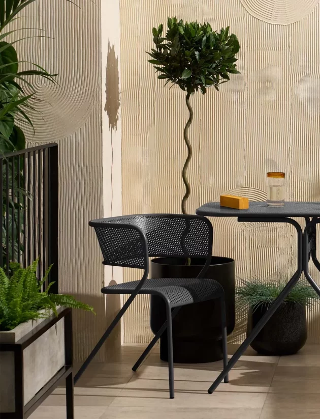 Garden Furniture For A Small Well-decorated Space Garden Furniture For A Small Well-decorated Space