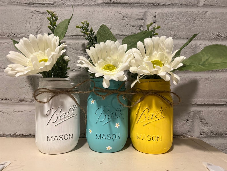16 Wholesome Spring Mason Jar Decorations For Your Table