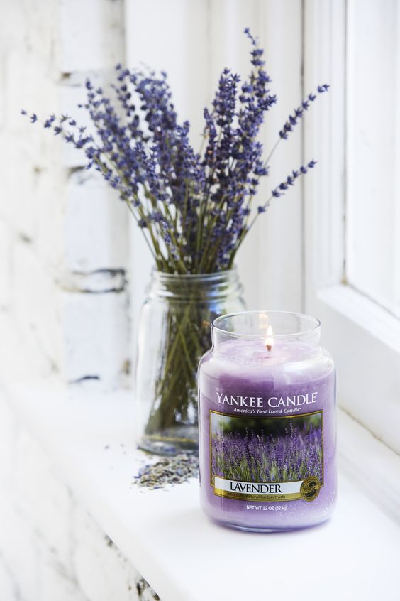 The Most Beautiful Candle Scents Per Seasons