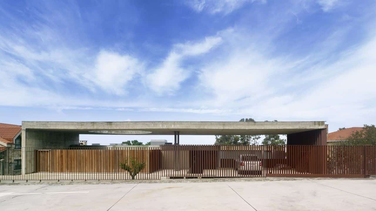 Casa A5 by Carlos Seoane Arquitectura in Oleiros, Spain