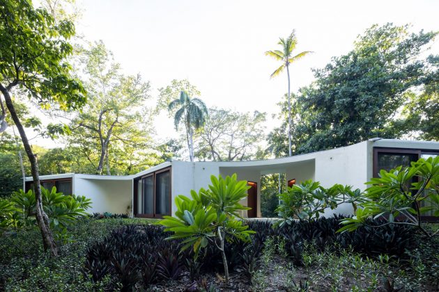 Casa Las Olas by Young Projects in the Dominican Republic
