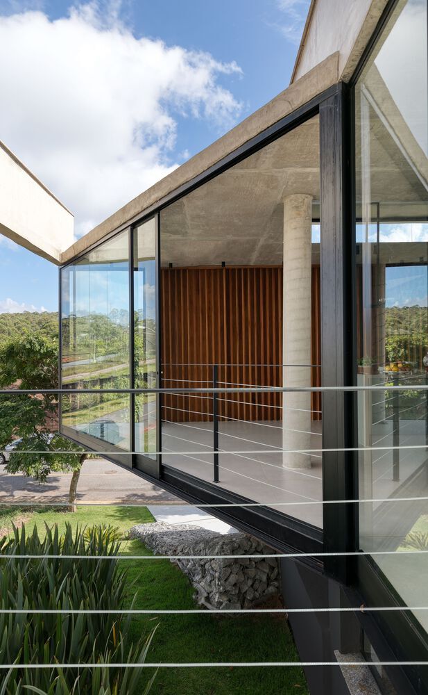 7 Patios House by TETRO Arquitetura in Alphaville, Brazil