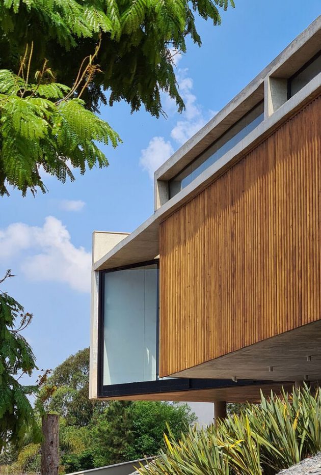 7 Patios House by TETRO Arquitetura in Alphaville, Brazil