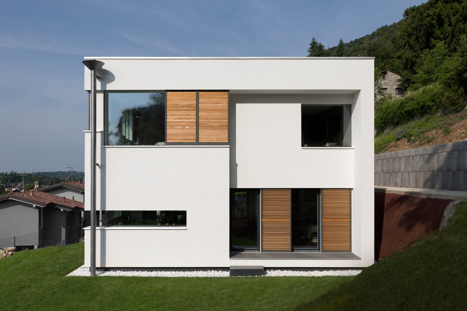 House NM by Studio Ecoarch in Varese, Italy House NM by Studio Ecoarch in Varese, Italy