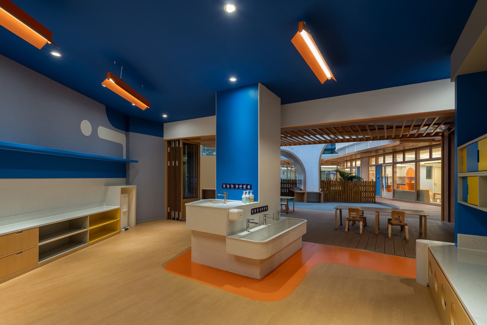 IBOBI Super School by VMDPE Design: Children's Paradise Downton IBOBI Super School by VMDPE Design: Children's Paradise Downton