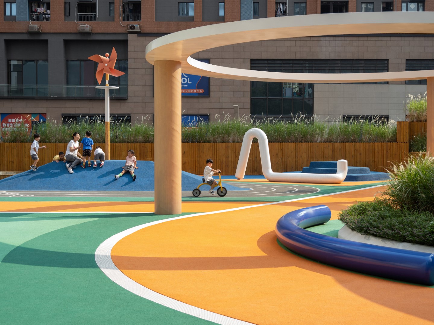 IBOBI Super School by VMDPE Design: Children's Paradise Downton IBOBI Super School by VMDPE Design: Children's Paradise Downton