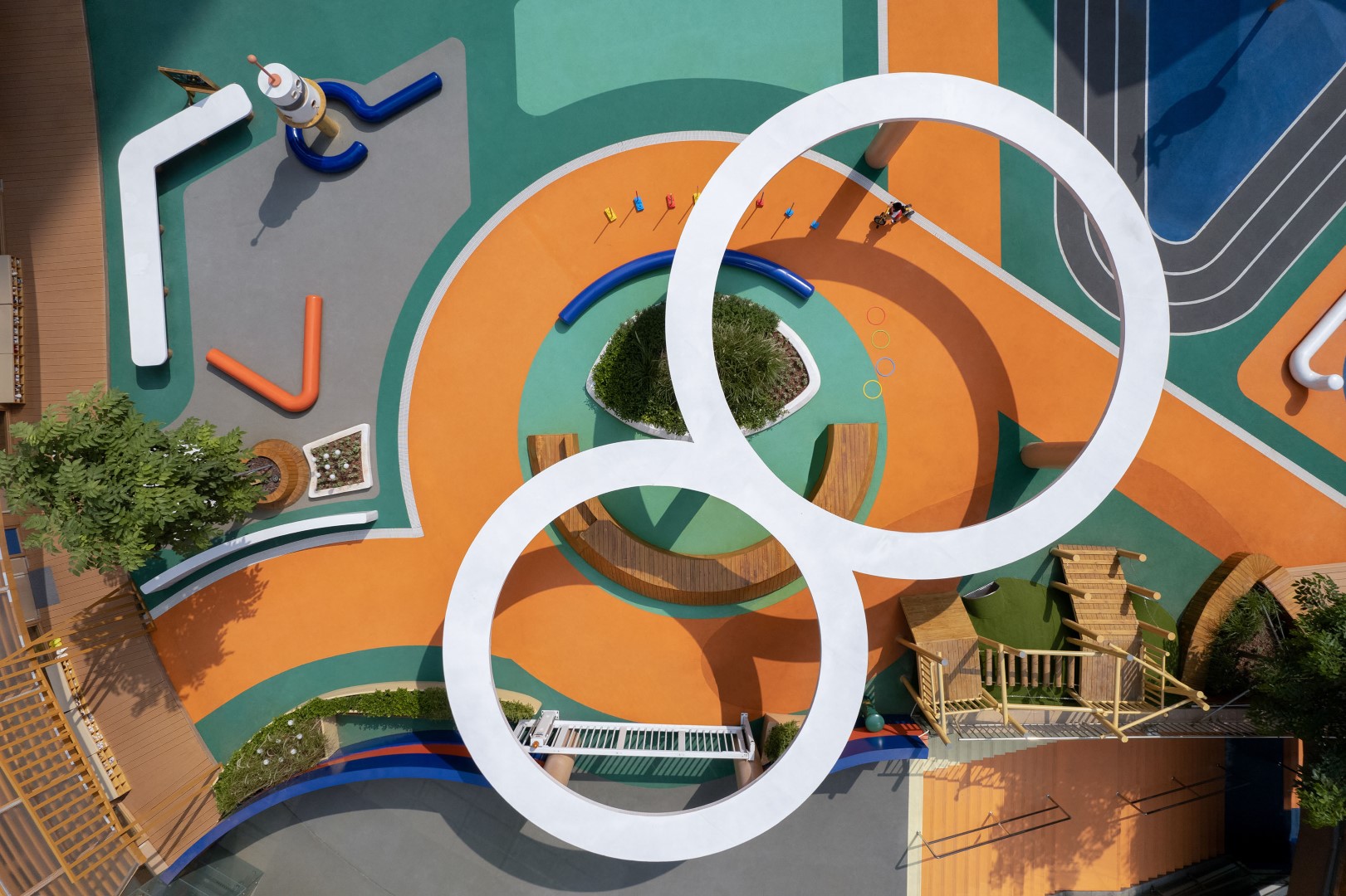 IBOBI Super School by VMDPE Design: Children's Paradise Downton IBOBI Super School by VMDPE Design: Children's Paradise Downton