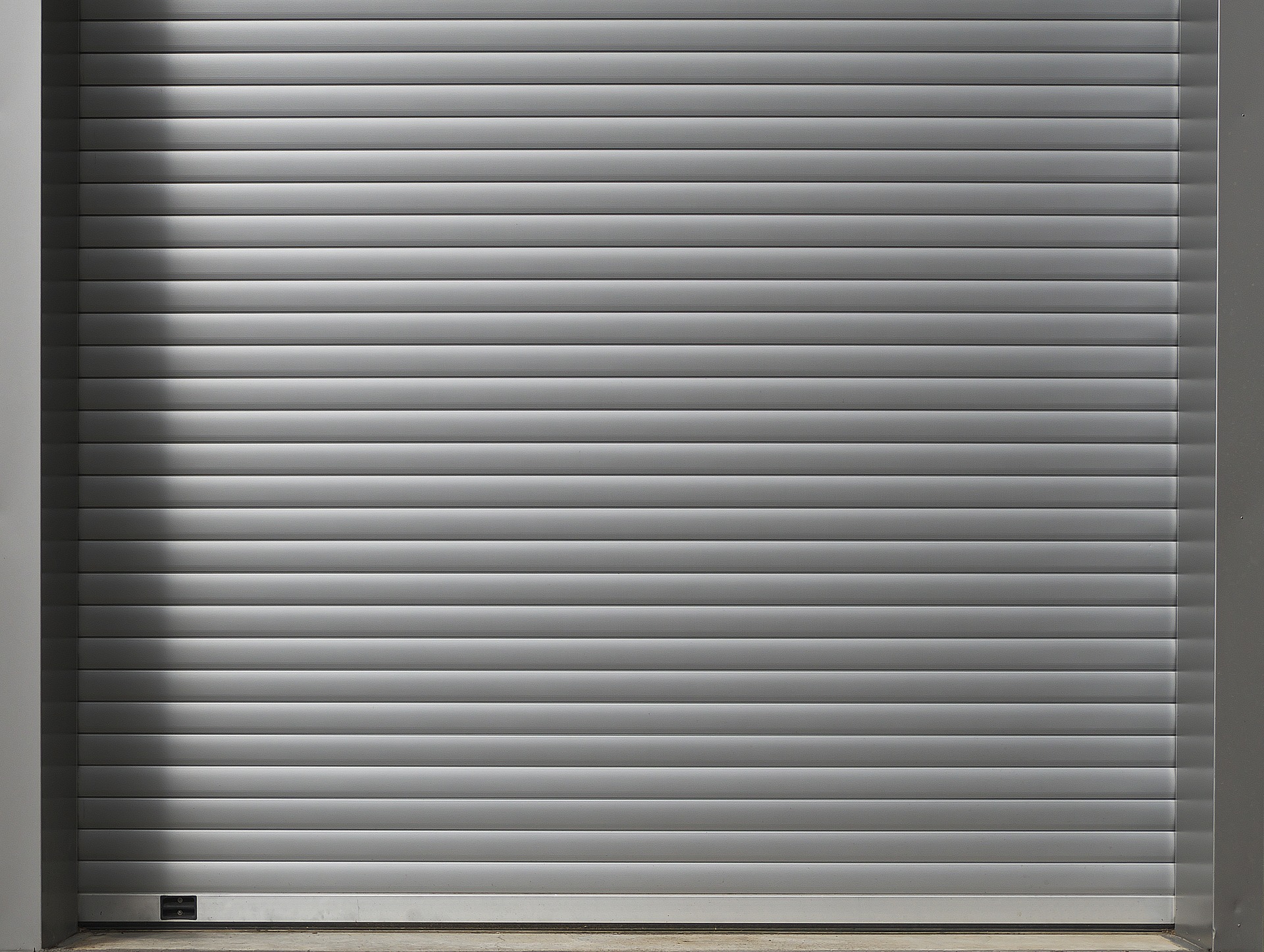 Reasons Why You Might Want To Install A Garage Door Screen Reasons Why You Might Want To Install A Garage Door Screen