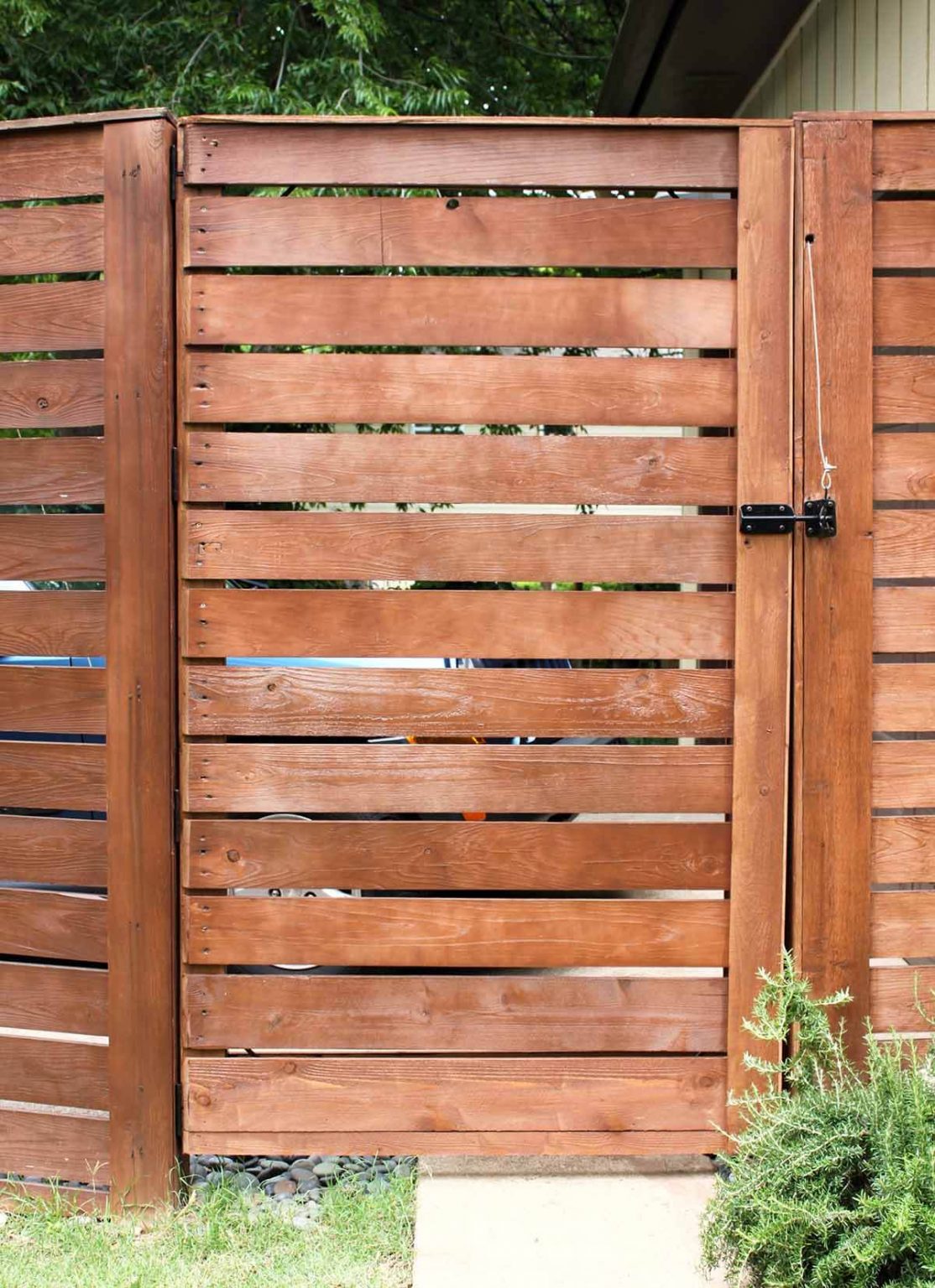15 Brilliant DIY Fence Ideas For Your Backyard