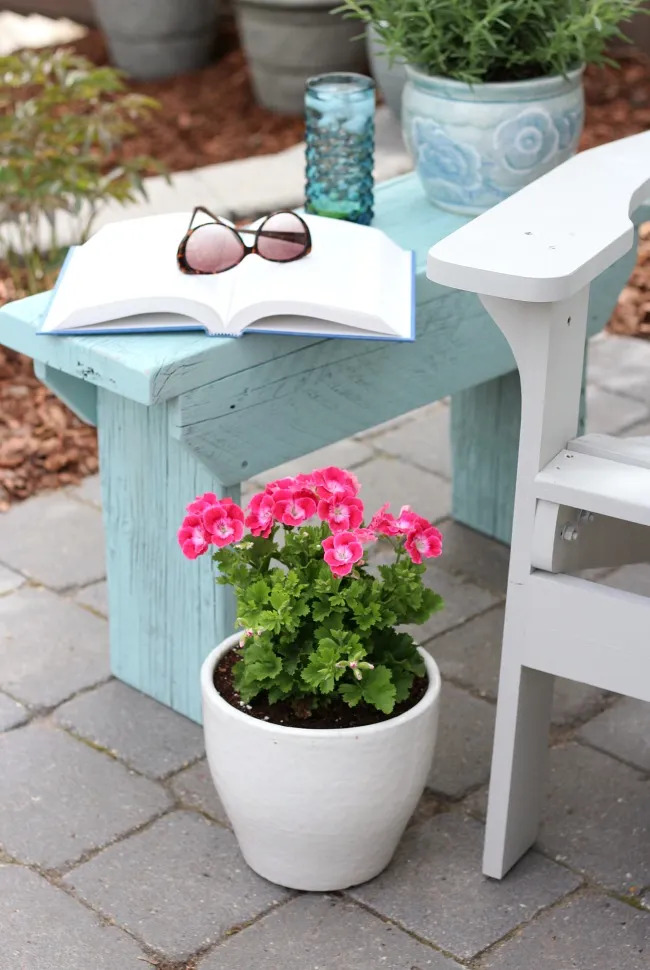 15 Brilliant DIY Patio Furniture Projects You Must Try This Spring